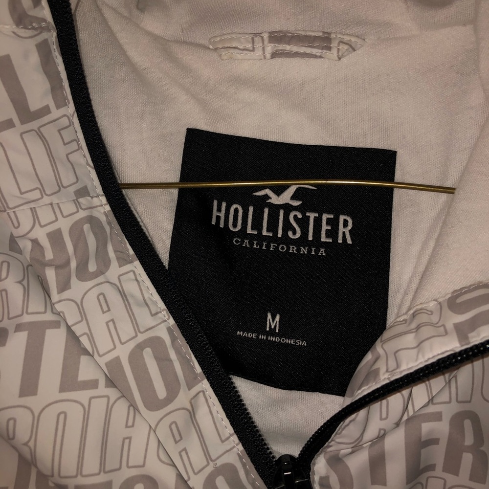 HOLLISTER RAIN JACKET